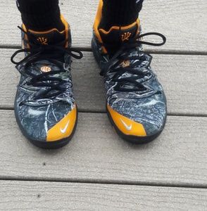 Nike Shoes - Kyries 5 "taco" Nike Shoes - Kyries 5 "taco"